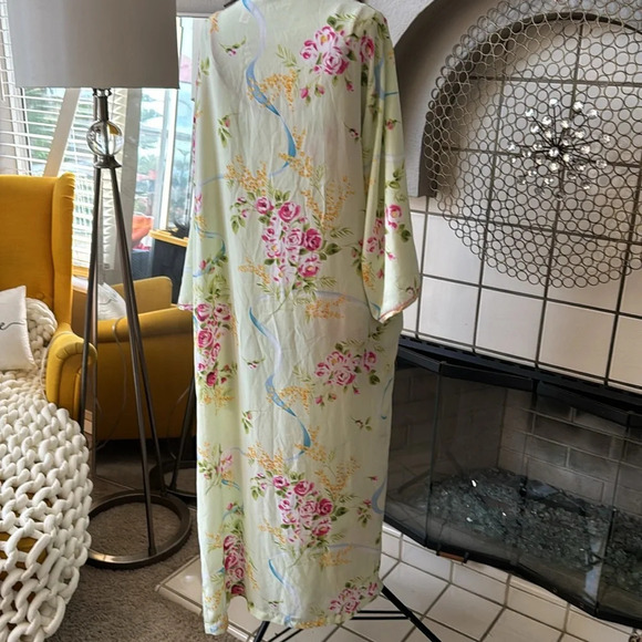 Oscar De La Renta robe and slip dress gown set - Picture 4 of 14